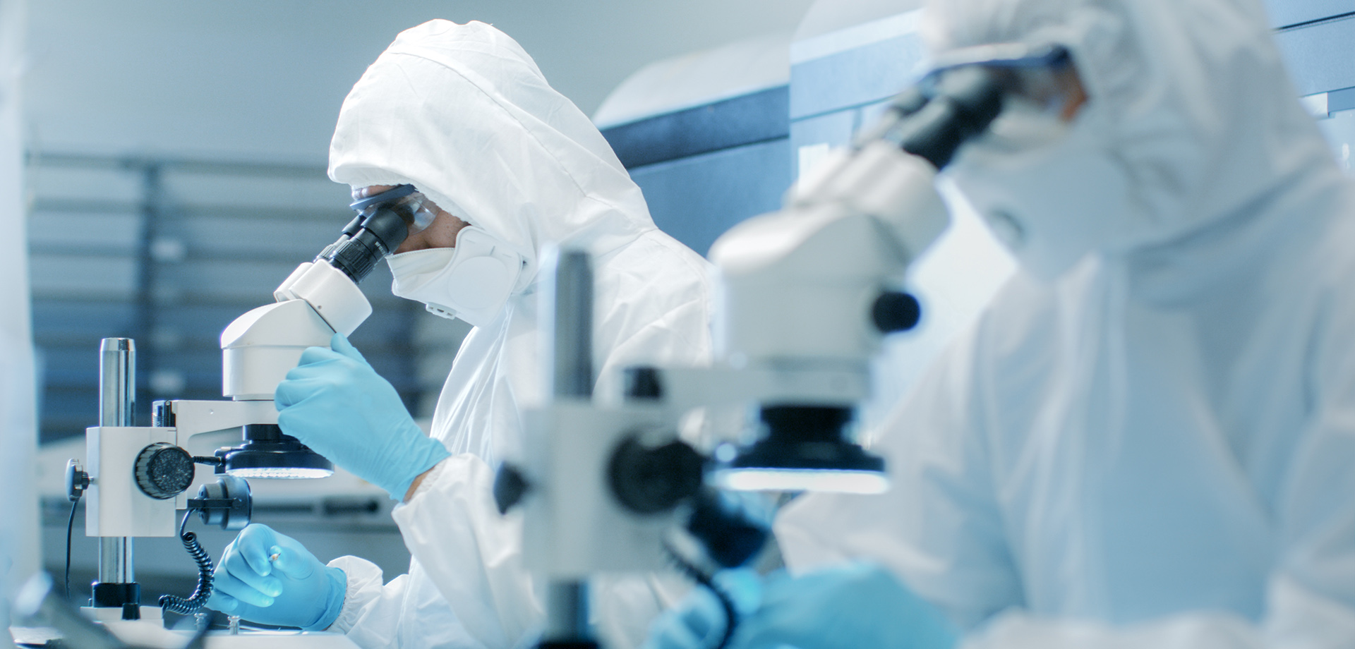 平等尊重，精诚合作，不倦学习，追求卓越